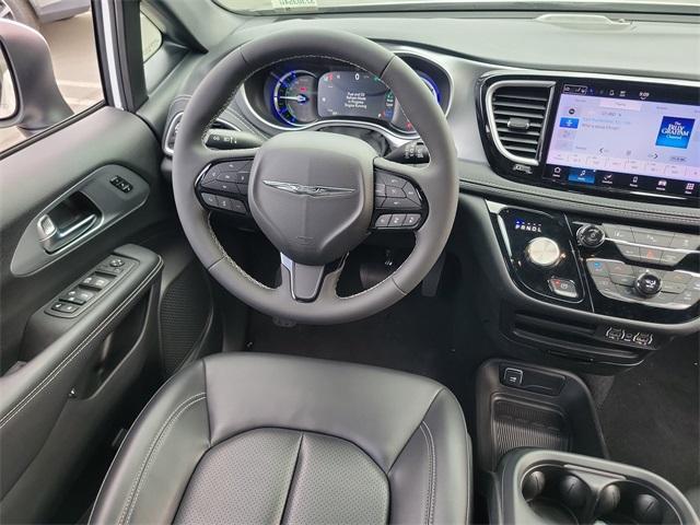 new 2023 Chrysler Pacifica Hybrid car, priced at $47,335
