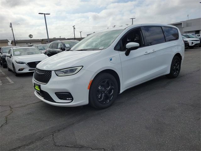 new 2023 Chrysler Pacifica Hybrid car, priced at $47,335