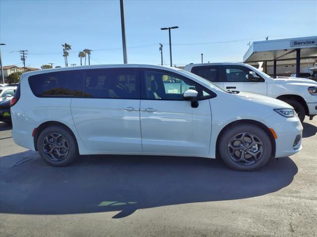 new 2023 Chrysler Pacifica Hybrid car, priced at $47,335