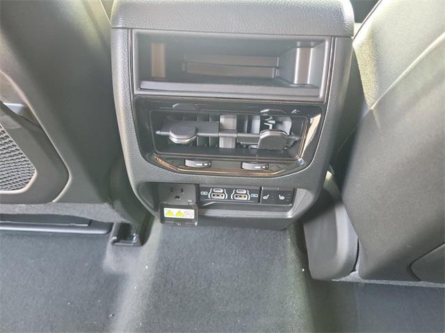 new 2025 Jeep Grand Cherokee car, priced at $43,952