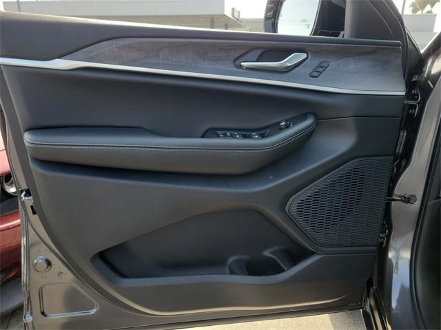 new 2025 Jeep Grand Cherokee car, priced at $43,952