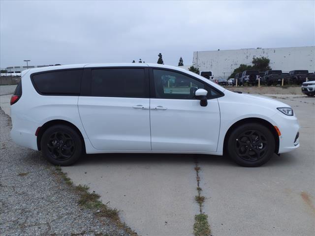 new 2023 Chrysler Pacifica Hybrid car, priced at $46,903