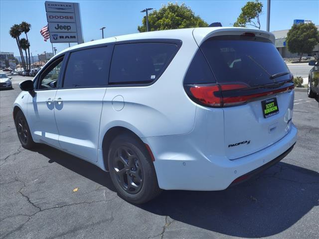 new 2023 Chrysler Pacifica Hybrid car, priced at $46,903