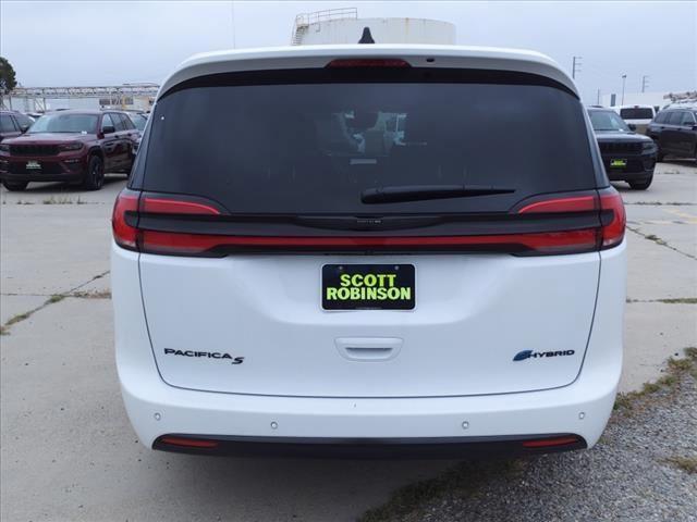 new 2023 Chrysler Pacifica Hybrid car, priced at $46,903