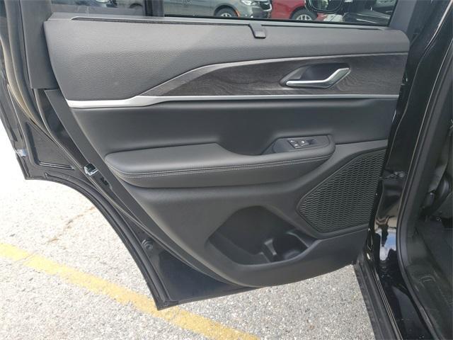 new 2025 Jeep Grand Cherokee car, priced at $52,160
