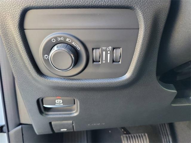 new 2025 Jeep Grand Cherokee car, priced at $38,752