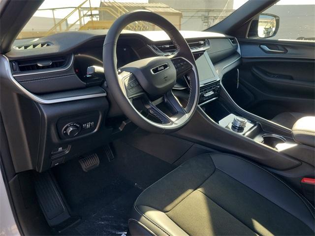 new 2025 Jeep Grand Cherokee car, priced at $38,752