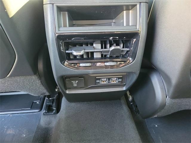 new 2025 Jeep Grand Cherokee car, priced at $38,752