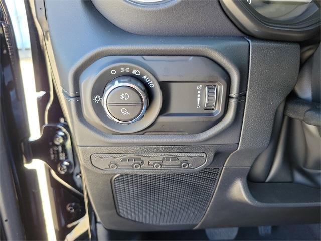 new 2025 Jeep Gladiator car, priced at $47,880