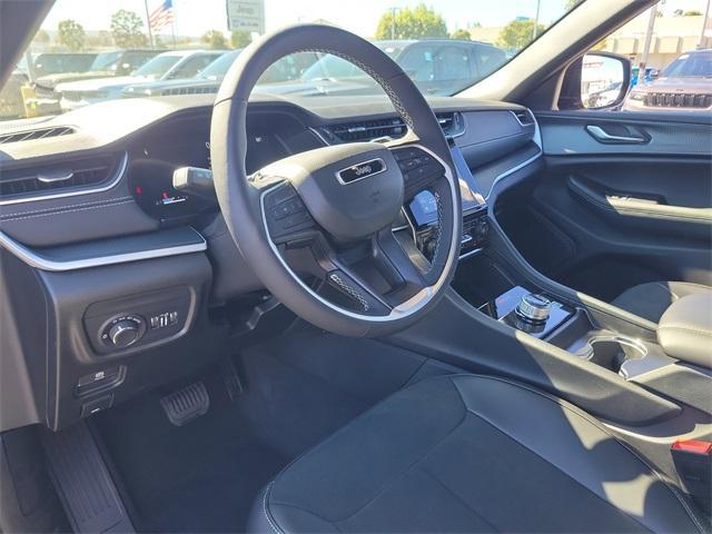 new 2025 Jeep Grand Cherokee car, priced at $40,257