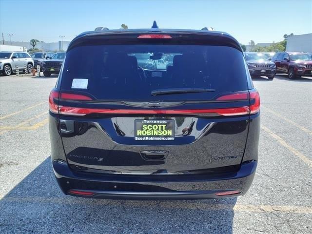 new 2024 Chrysler Pacifica car, priced at $45,404