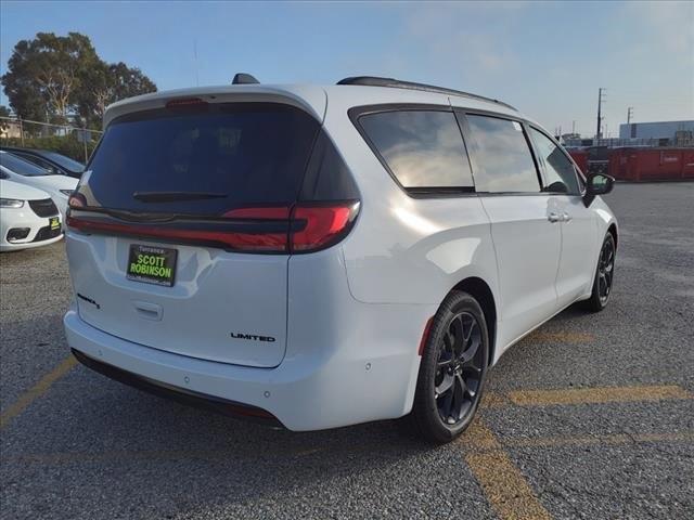 new 2024 Chrysler Pacifica car, priced at $45,404