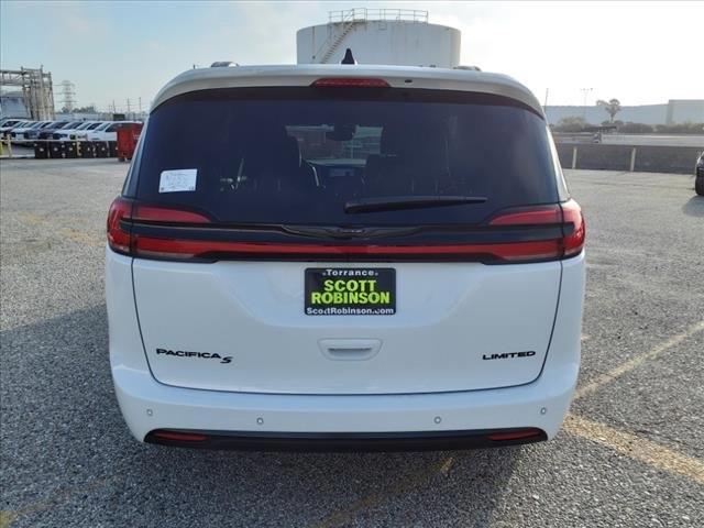 new 2024 Chrysler Pacifica car, priced at $45,404