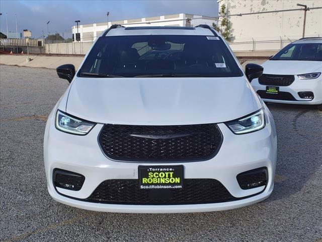 new 2024 Chrysler Pacifica car, priced at $46,404