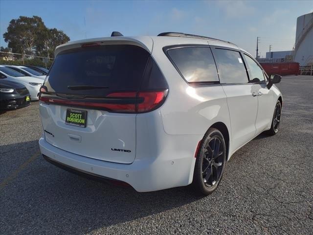 new 2024 Chrysler Pacifica car, priced at $45,404