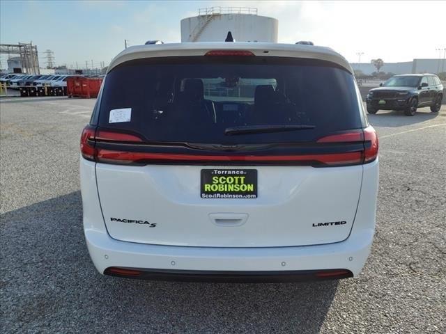 new 2024 Chrysler Pacifica car, priced at $45,404