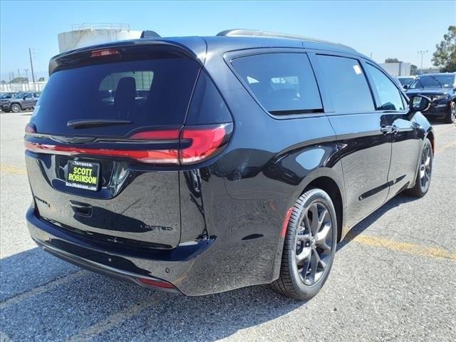 new 2024 Chrysler Pacifica car, priced at $45,404