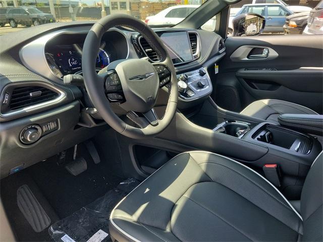 new 2025 Chrysler Pacifica Hybrid car, priced at $53,756