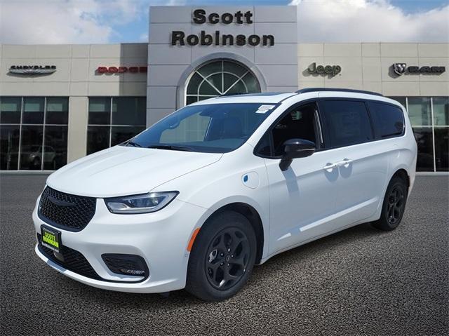 new 2025 Chrysler Pacifica Hybrid car, priced at $53,756