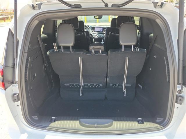 new 2025 Chrysler Pacifica Hybrid car, priced at $53,756