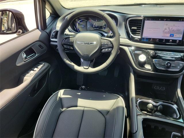 new 2025 Chrysler Pacifica Hybrid car, priced at $53,756