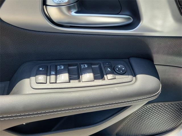 new 2025 Chrysler Pacifica Hybrid car, priced at $53,756