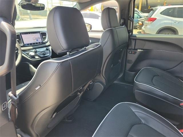 new 2025 Chrysler Pacifica Hybrid car, priced at $53,756