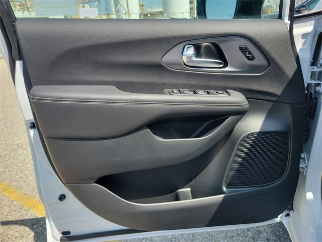 new 2025 Chrysler Pacifica car, priced at $41,858
