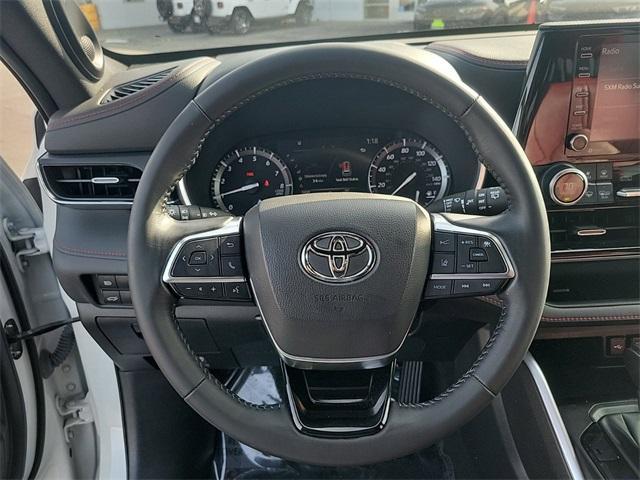 used 2021 Toyota Highlander car, priced at $33,453