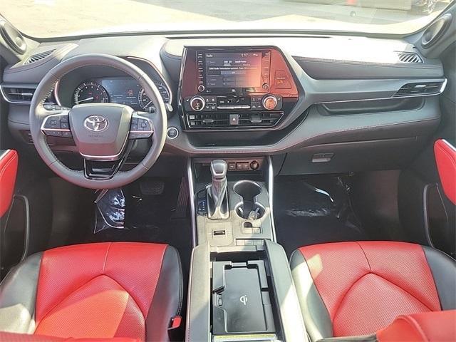 used 2021 Toyota Highlander car, priced at $33,453