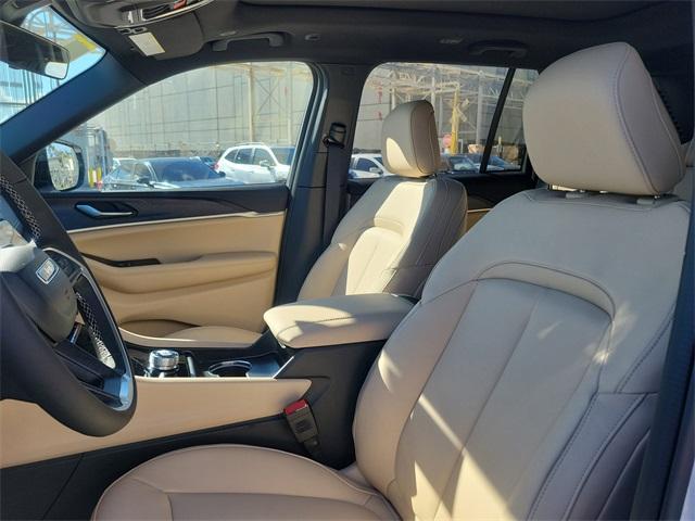 new 2025 Jeep Grand Cherokee car, priced at $44,200