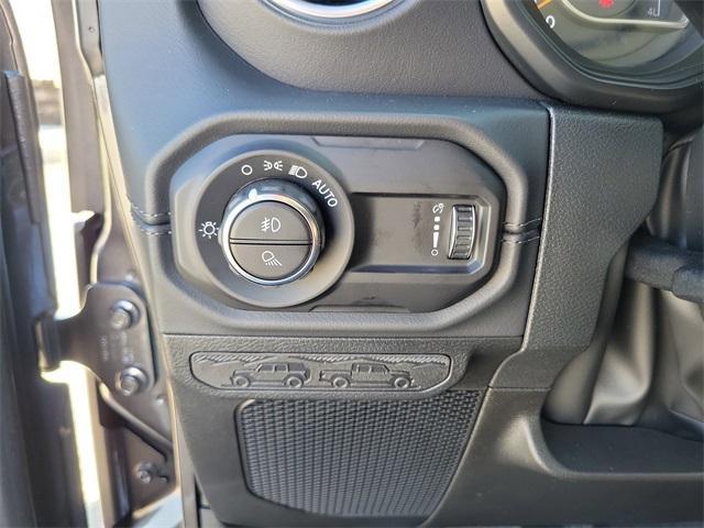 new 2025 Jeep Gladiator car, priced at $47,880