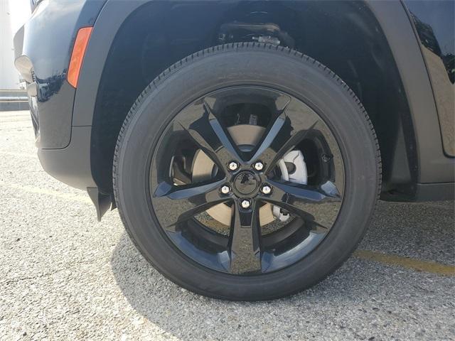 new 2025 Jeep Grand Cherokee car, priced at $38,538