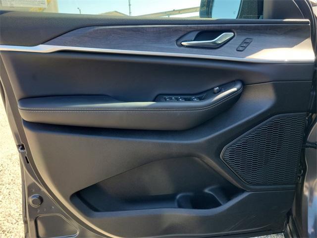 new 2025 Jeep Grand Cherokee car, priced at $42,266