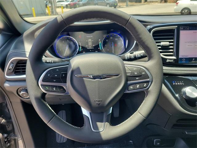 new 2025 Chrysler Pacifica car, priced at $42,304