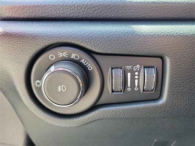 new 2025 Chrysler Pacifica car, priced at $42,304
