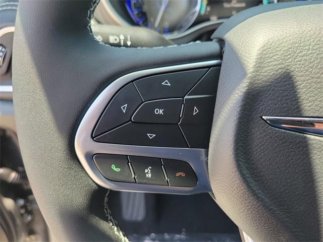 new 2025 Chrysler Pacifica car, priced at $42,304