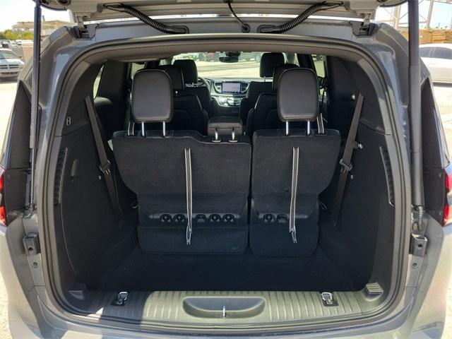 new 2025 Chrysler Pacifica car, priced at $42,304