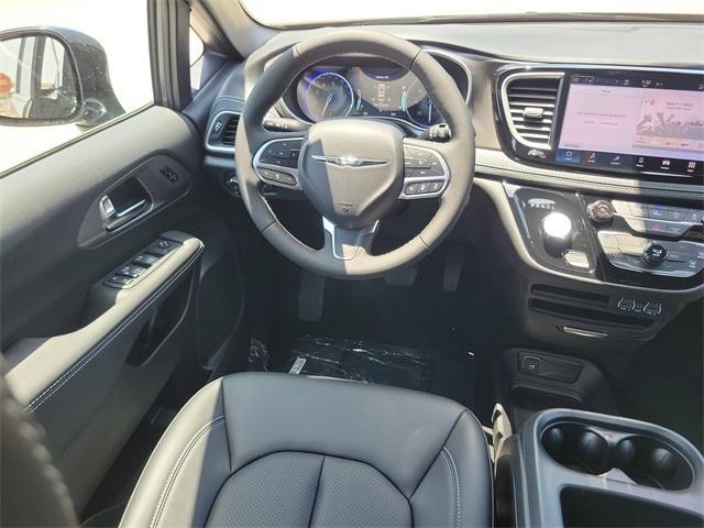 new 2025 Chrysler Pacifica car, priced at $42,304