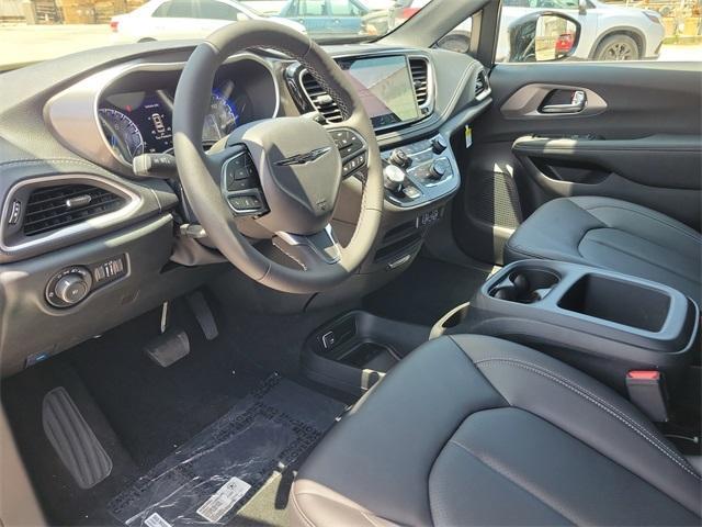 new 2025 Chrysler Pacifica car, priced at $42,304
