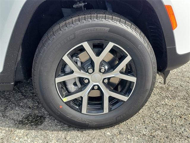 new 2025 Jeep Grand Cherokee car, priced at $44,200