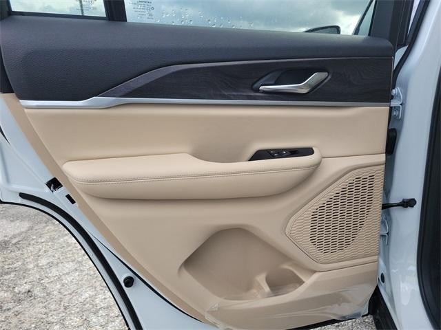 new 2025 Jeep Grand Cherokee car, priced at $44,200