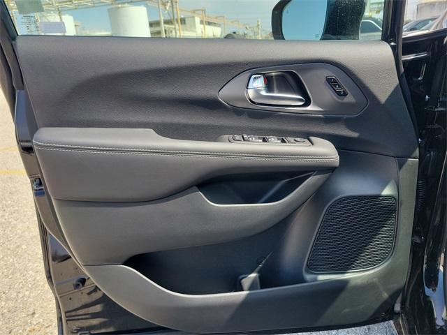 new 2025 Chrysler Pacifica car, priced at $41,858