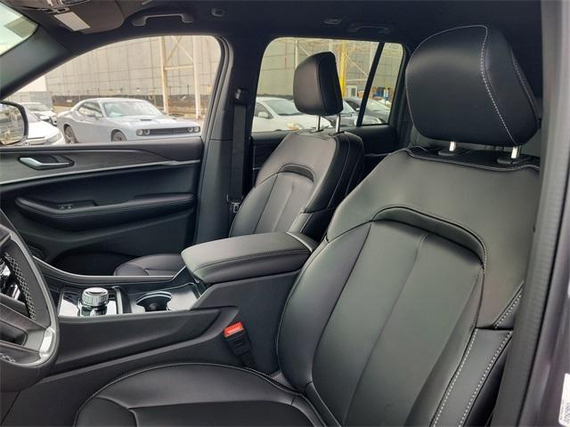 new 2025 Jeep Grand Cherokee car, priced at $41,445