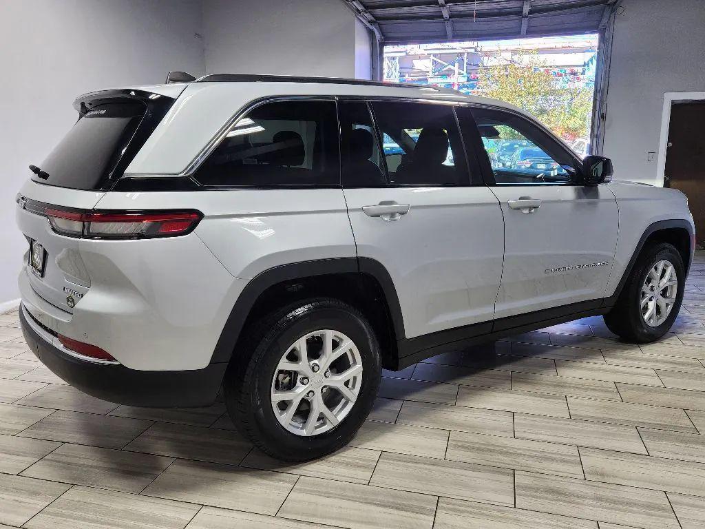 used 2024 Jeep Grand Cherokee car, priced at $25,499