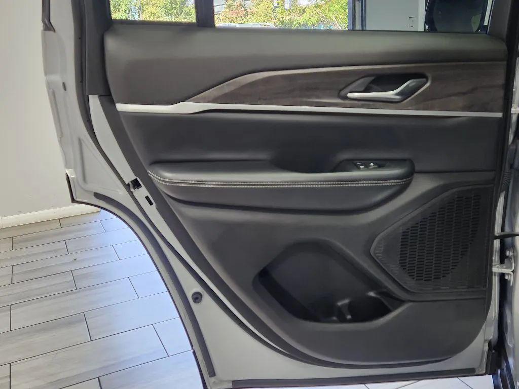 used 2024 Jeep Grand Cherokee car, priced at $25,499