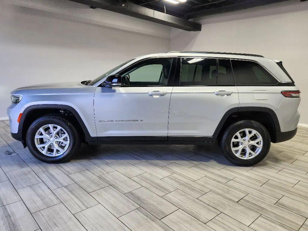 used 2024 Jeep Grand Cherokee car, priced at $25,499