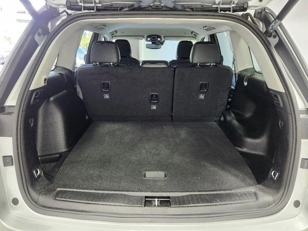 used 2024 Jeep Grand Cherokee car, priced at $25,499