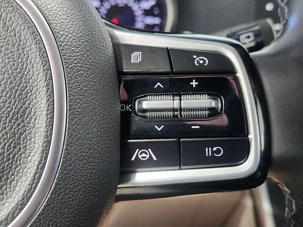 used 2022 Kia Carnival car, priced at $24,999
