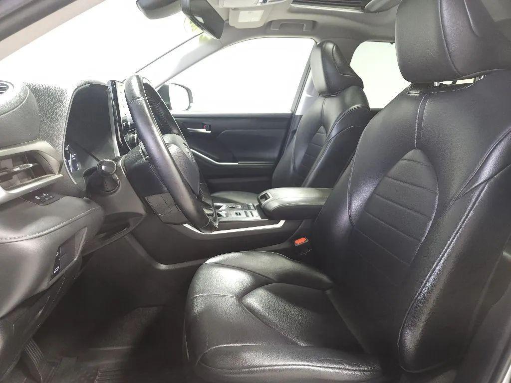 used 2020 Toyota Highlander car, priced at $27,499